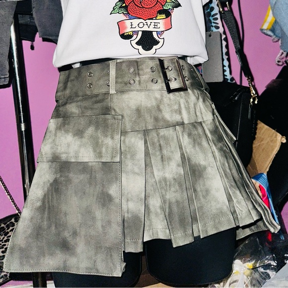 Skirts 😍 - Picture 4 of 4